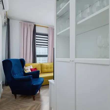Modern And Bright Apartment With Air Conditioning & Parking By Noclegi Renters-3